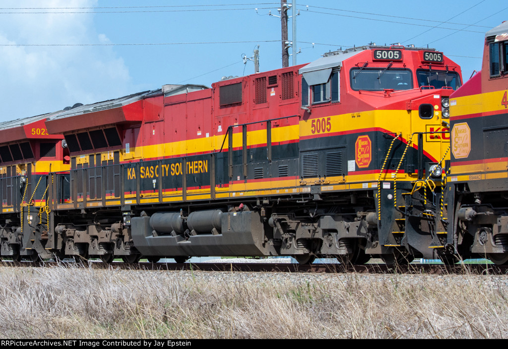 KCS 5005 trails on a northbound Grain Train